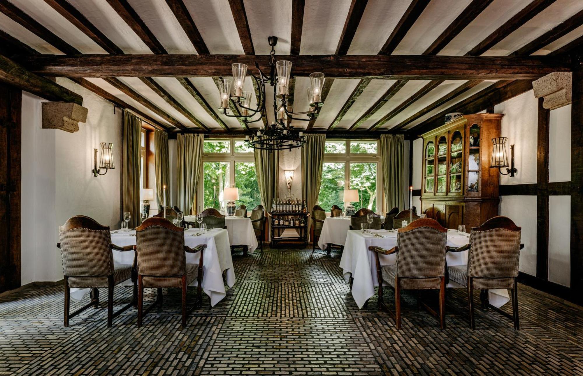 Romantik Hof Zur Linde Отель 4*