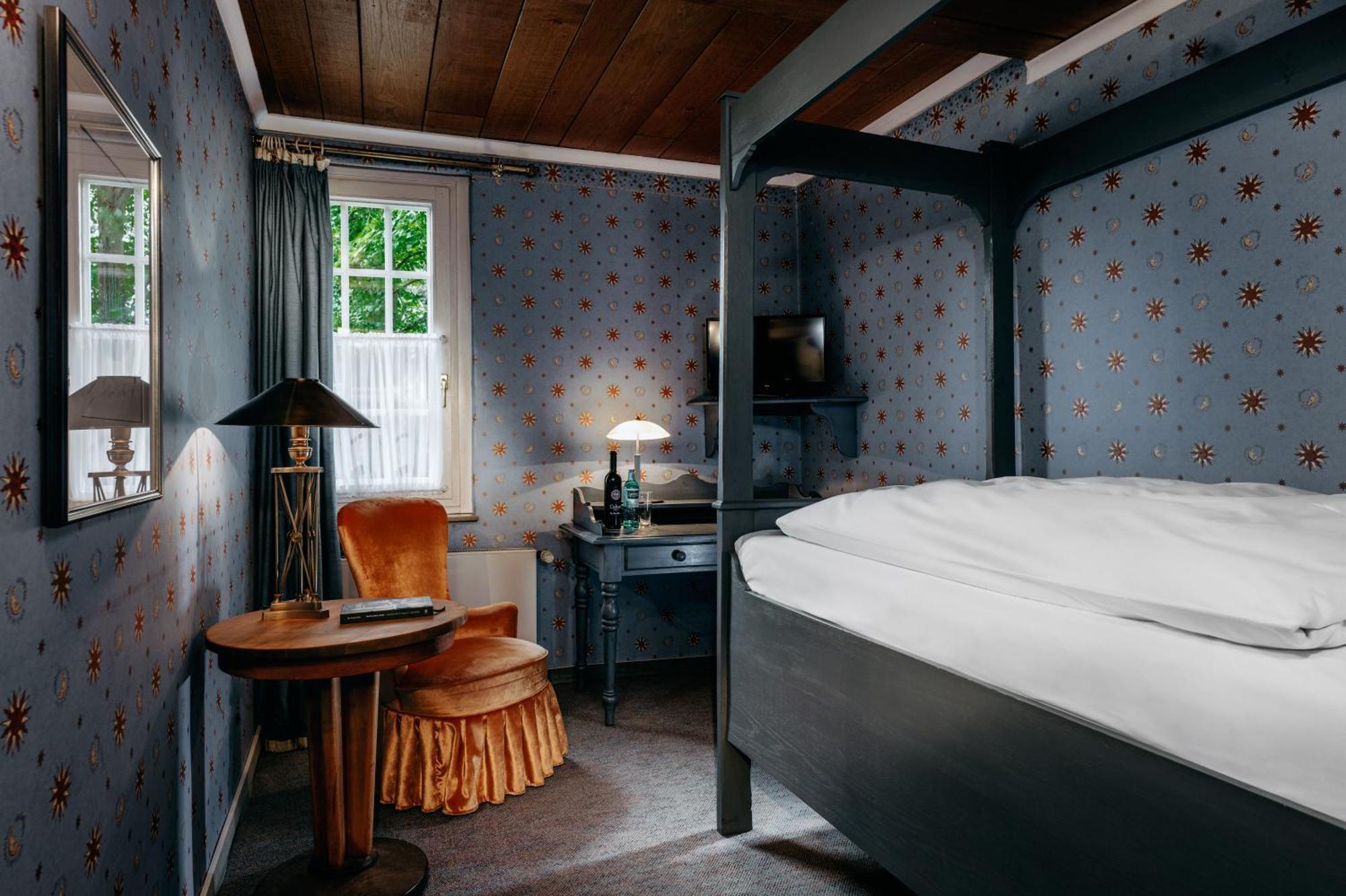 Отель Romantik Hof Zur Linde 4*