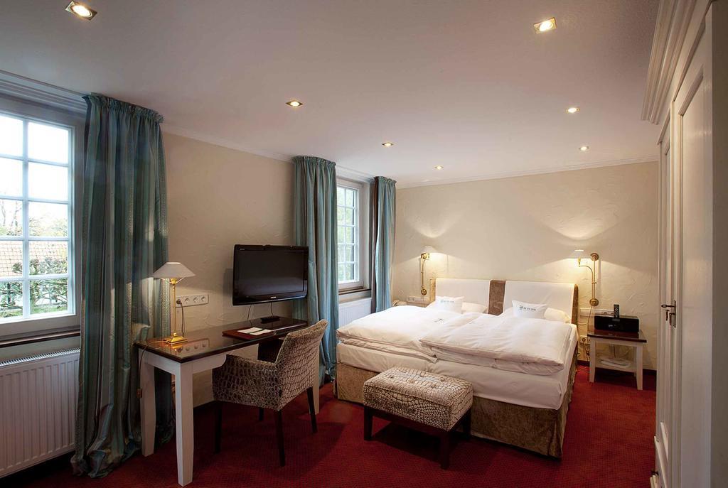 Отель Romantik Hof Zur Linde 4*