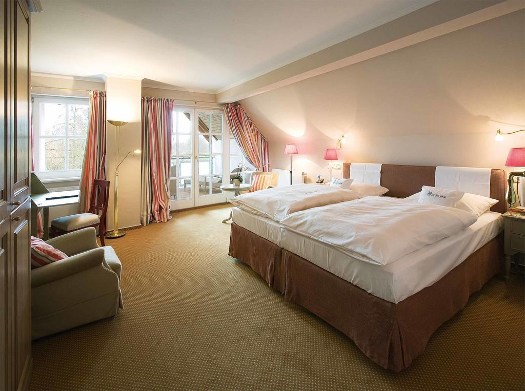 Romantik Hof Zur Linde Отель 4*