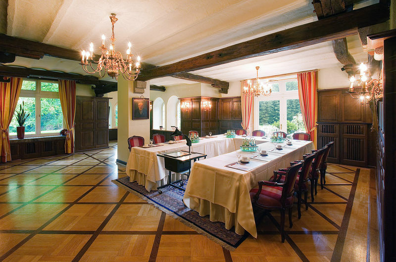 Отель Romantik Hof Zur Linde