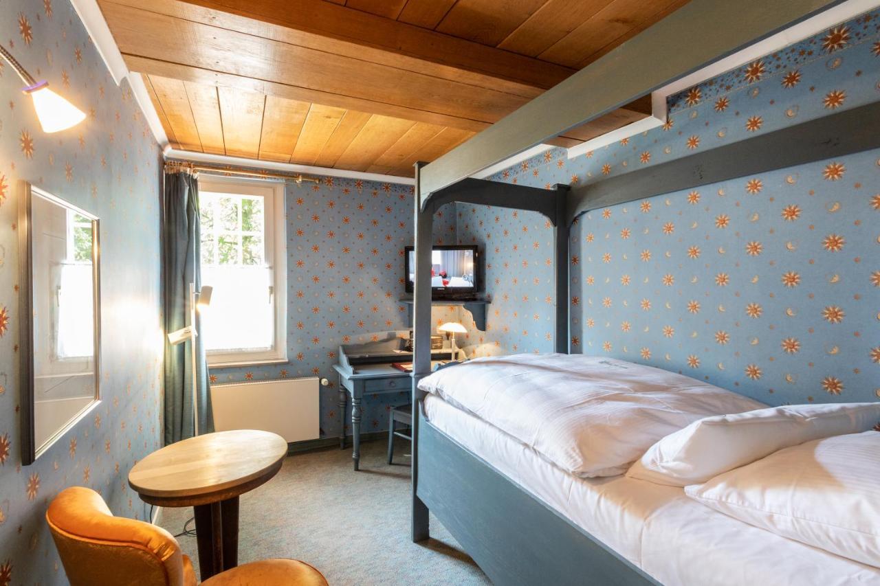 Отель Romantik Hof Zur Linde 4*